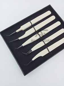 Pinzas para pestañas al por mayor, color crema con punta negra, pinzas para pestañas de acero inoxidable japonés, cajas de cartón para 5 piezas - Product Image 6