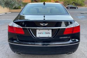 Hyundai Genesis 4.6 Sedán 2011 Usado en Buenas Condiciones - Product Image 2