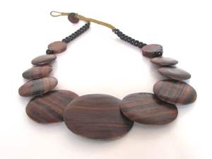Collier en bois artisanal pour vêtements ethniques - Product Image 3