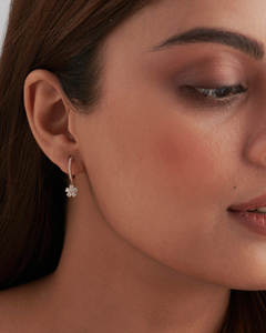 Pendientes colgantes con diamantes cultivados en laboratorio de 0.63ctw, talla redonda en forma de flor, engastados en bisel, en oro macizo de 14k, joyería fina, regalo para ella - Product Image 5