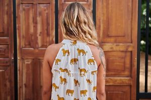 Robe midi/maxi à volants en couches élégantes pour femmes, imprimé léopard audacieux, taille naturelle légère et fluide pour la fête - Product Image 5