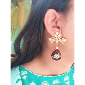 Boucles d'oreilles Kundan artisanales bijoux indiens traditionnels avec perles et pierres larme marron pour femmes et filles - Product Image 2
