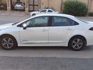 รถยนต์โตโยต้าแคมรี่ไฮบริด LE AWD ปี 2022 สภาพดีเยี่ยม เบาะหนัง 5 ที่นั่ง ระบบควบคุมความเร็วอัตโนมัติ ไฟหน้าแบบฮาโลเจน กล้อง 360 องศา ระบบพาโนรามา - Product Image 6