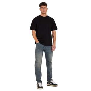 Pantalones vaqueros de ajuste relajado para hombre, Pantalones vaqueros de pierna recta de color azul lavado medio, estilo vaquero informal de corte clásico para todos los días - Product Image 1