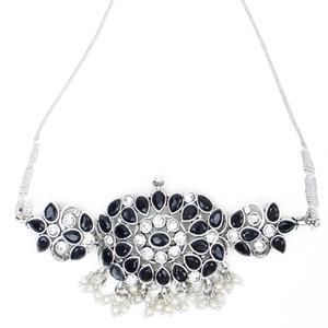 Collar de Aleación de Zinc Oxidado en Blanco y Negro con Diseño de Flores Doradas y Números, Cadena Religiosa Moderna para Bodas con Imitación de Diamantes - Product Image 2
