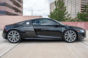 Excellent état, Audi R8 V10 Coupé 2012 d'occasion, boîte manuelle à 6 vitesses - Product Image 2