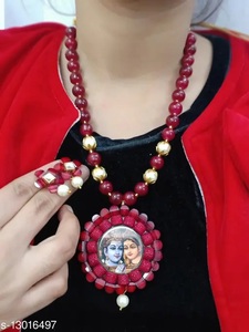 Fabricant indien long plaqué or Radhe Krishna collier de perles ensemble fête de mariage à la main ethnique filles femmes en laiton - Product Image 4