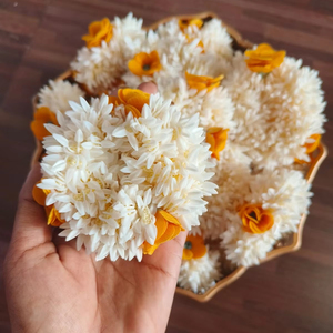 กำไลข้อมือดอกมะลิมีกลิ่นหอมลายดอกไม้สำหรับ haldi, mehidi, mayoon, mangeet, งานแต่งงานโปรดปรานสำหรับผมมวยและมือ