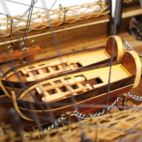 Vitrine nautique HMS Victory de taille moyenne, modèle de navire réplique en bois fait main, peint, avec support de collection, vente en gros