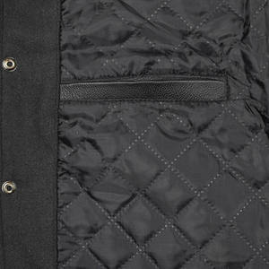 Blouson de baseball vintage pour hommes personnalisé OEM manches en cuir brodé en chenille à capuche longues pour la saison d'hiver - Product Image 5