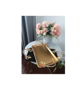 Plateau de service en laiton aspect royal utilisé pour les cadeaux de mariage ou les arrangements de plateau de fiançailles avec un design exquis - Product Image 1