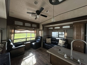 Used 2016 F-o-r-e-s-t -R-i-v-e-r Wildwood H-e-r-i-t-a-g-e G-l-e-n 286RL - Product Image 6