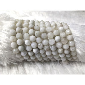 Pierre de lune arc-en-ciel blanche de qualité supérieure hautement utilisée pierres précieuses flashy à facettes brins de perles de 8mm pour l'énergie féminine et l'intuition - Product Image 1