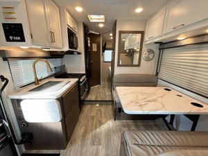 Se vende T-h-o-r C-h-a-t-e-a-u 2-2-B usado del 2024 - Product Image 3