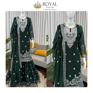 Collection de costumes Sharara de mariage de la meilleure qualité, tendance actuelle, en faux georgette avec des travaux complexes de fils et de sequins - Product Image 5