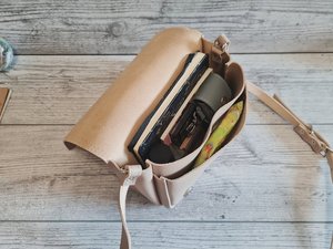 กระเป๋าสะพายข้างสีทึบสำหรับผู้ชายและผู้หญิง LCBB-0070 - Product Image 2