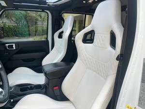 เบสท์บาย 2020 จีอีพี แกลดิเอเตอร์ บีสต์ อิดิชั่น เกียร์อัตโนมัติ เบาะหนัง - Product Image 4