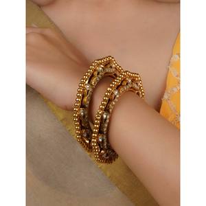 Pulseras de Moda Kundan Thappa Jadau Blancas Chapadas en Oro con Cierre, Tamaño 2.4, Un Par-TJ-B11 - Product Image 1
