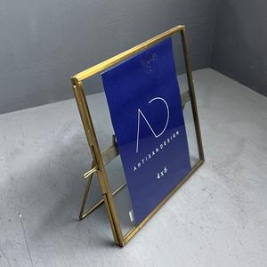 กรอบรูปตั้งโต๊ะ กรอบรูปโลหะทองเหลืองและกระจก พร้อมเคลือบทองเหลือง - Product Image 2