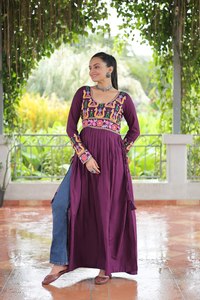 Las mujeres más hermosas usan Georgette Lehenga Choli con espejo de papel para el Festival de Navratri Use Lehenga Choli para mujeres - Product Image 3