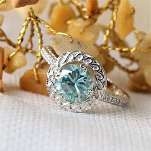 Anillo de Compromiso con Diamante Redondo de Corte Fantasía para Ella - Product Image 1