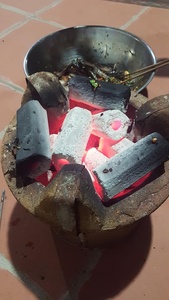 BRIQUETAS DE CARBÓN HEXAGONALES DE ALTA CALIDAD PARA BBQ SIN CHISPAS DE LARGA QUEMA HECHAS EN VIETNAM - Product Image 3