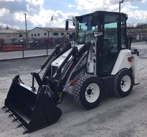 Retroexcavadora con Dirección Deslizante Hidromek 62SS de 65 HP |   Equipos de Construcción, Jardinería y Agricultura - Product Image 1