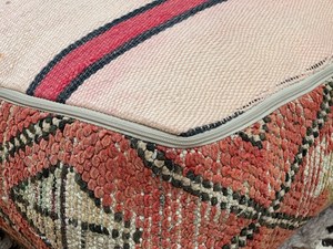 Pouf carré marocain artisanal, motif géométrique abstrait, style bohème, tissu 100% coton, multifonctionnel, pour le salon - Product Image 2