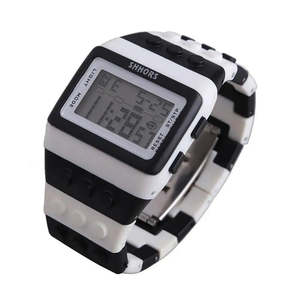 Montre numérique LED unisexe chic, résistante à l'eau, avec alarme, rectangulaire, en plastique et silicone, tendance, sportive et élégante pour filles et garçons - Product Image 6
