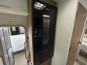 Nuevas Caravanas de Viaje T-h-o-r E-d-d-i-e B-a-u-e-r 28E-D-F 2026, Casa Rodante, RV, Remolque para Campamento en Venta - Product Image 3