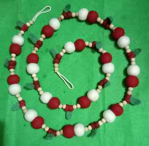 Suspension et décoration de Noël sur mesure à l'aide de boules de feutre idéales pour la revente - Product Image 2