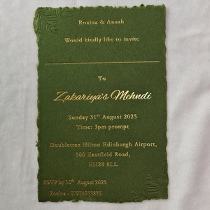 Invitations de <span class=keywords><strong>mariage</strong></span> typographiques en papier à bords décalés DIY Vert olive et feuille d'or Cartes florales en relief personnalisées - Product Image 1