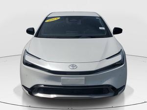 Nouveautés à prix réduits! Voiture d'occasion Priux XLE FWD 2L hybride CVT 2023 avec sièges en cuir et hayon - Product Image 2
