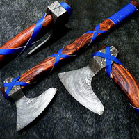 Hache de bataille viking en acier Damas artisanal de qualité supérieure, logo personnalisé, manche en bois avec étui en cuir, prix de gros de qualité industrielle