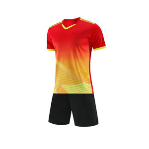 ชุดฟุตบอลแบบกำหนดเอง เสื้อฟุตบอลผู้ใหญ่ พิมพ์ลาย โพลีเอสเตอร์ 100% แขนสั้น ขายส่ง - Product Image 3