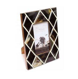 Les cadres en aluminium modernes complètent les présentoirs décoratifs avec une forme élégante, une qualité professionnelle et une élégance métallique raffinée. - Product Image 2