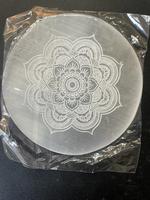 Plaque de recharge en sélénite blanche sculptée et gravée, 7-8 cm, vente en gros d'usine, ensemble cadeau en pierres précieuses de qualité supérieure, objets de collection en vrac