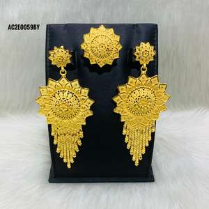 Collection de boucles d'oreilles en plaqué or pour femme - Product Image 1