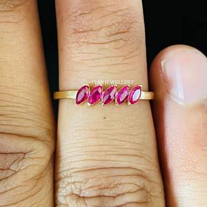 Anillo de rubí natural de cinco piedras con forma de marquesa de oro macizo de 14K. - Product Image 1