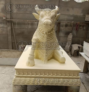 Statue de vache Nandi fabriquée à la main Figurine hindoue sacrée pour la décoration de mariage du fournisseur indien fleur romantique - Product Image 5