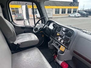 Best Selling 2022 <b>Freightliner</b> M2 106 Box Van <b>Truck</b> with Cargo Van Body for Commercial Delivery - Product Image 5