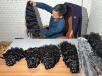 Extensions de cheveux humains vierges indiennes naturelles ondulées Remy 100% brutes non traitées vendues par le fournisseur