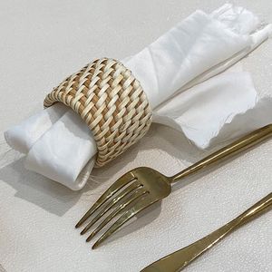 Servilletero de ratán reutilizable para reducir el desperdicio mientras ofrece un accesorio de mesa de comedor natural y elegante - Product Image 2
