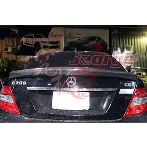 POUR W204 BERLINE STYLE V1 SEC EN FIBRE DE CARBONE SPOILER - Product Image 2