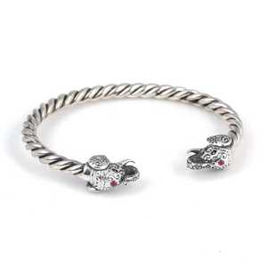 Pulsera unisex Gm con dijes finos, piedras de circonita y diseño de cabeza de elefante retorcida, 6.2 cm de diámetro, 26.93 g - Product Image 2