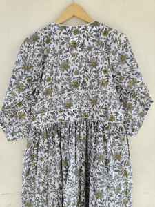 ชุดเดรสผ้าฝ้ายธรรมชาติอินเดียสำหรับผู้หญิง ลายพิมพ์ป่าไม้แบบแฮนด์บล็อก เหมาะสำหรับร้านบูติกและราคาขายส่งจำนวนมาก - Product Image 5