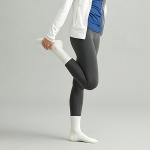 Calcetines Deportivos Antideslizantes Extra Gruesos hasta la Pantorrilla para Mujer, con Ajuste Patentado de 90 Grados, Mezcla de Algodón y Acolchado de Rizo, Hechos en Corea - Product Image 1