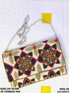 Bolso Bandolera de Lona con Bordado Banjara Boho y Flores, Diseño Exclusivo Hecho a Mano, Cierre de Solapa, Correa de Cadena |   Multifuncional - Product Image 4