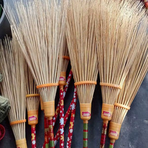 Escoba de Jardín de Madera de Sudáfrica al por Mayor para Uso Multiusos - Product Image 1