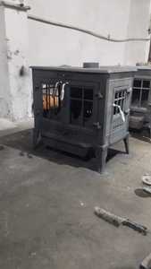 Elegante Estufa de Leña de Hierro Fundido de Alta Eficiencia con Diseño Clásico - Product Image 4